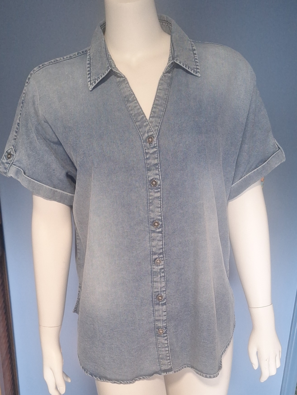 Gloria Vanderbilt Faded Light Blue Denim Button-Front Shirt